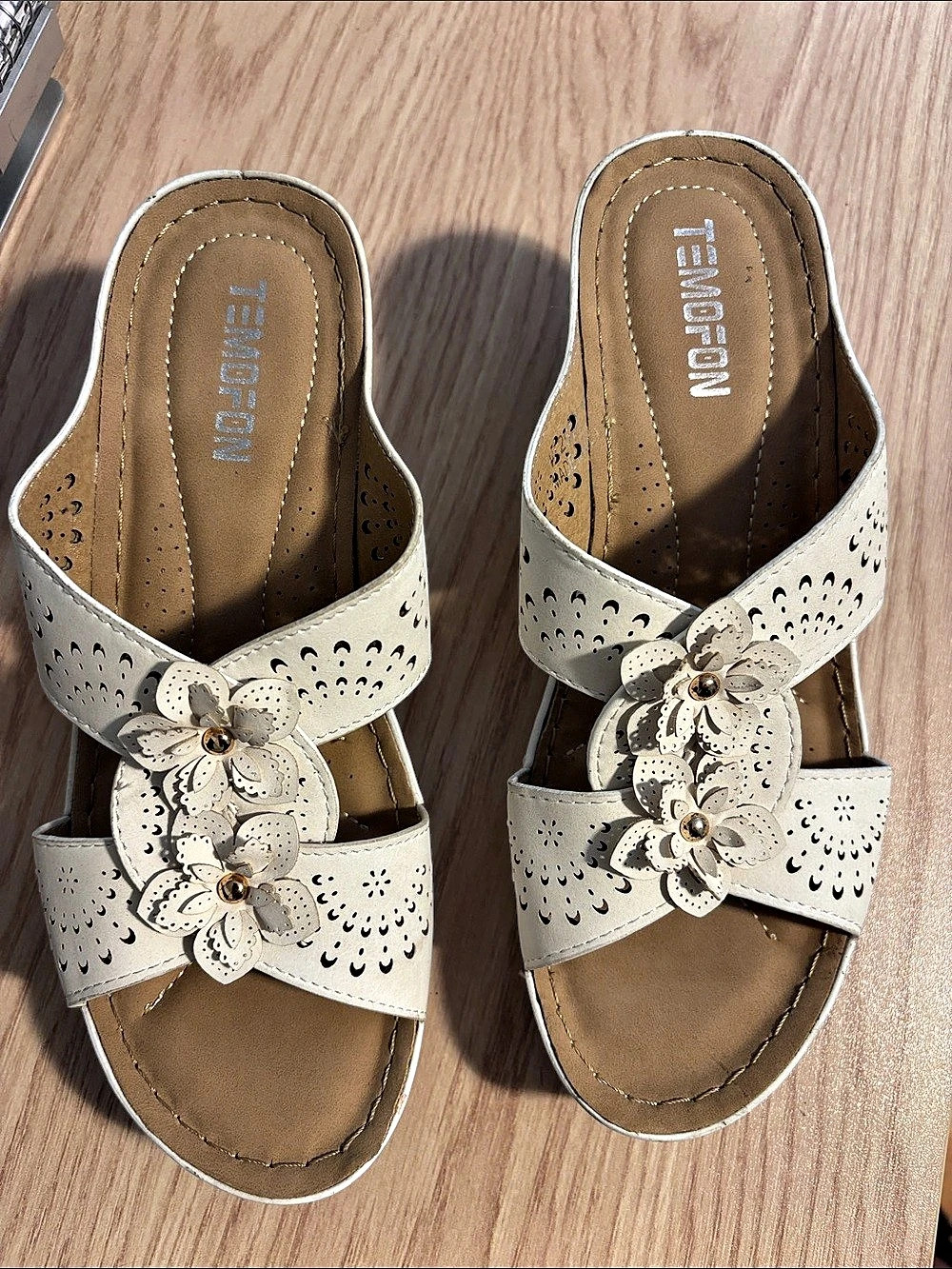 Temofon Women's Low Wedge Floral Cutout Slide Sandals White & Brown US 8